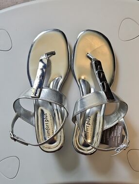 comfort plus by Predictions Silver T-Strap Slingback Sandals